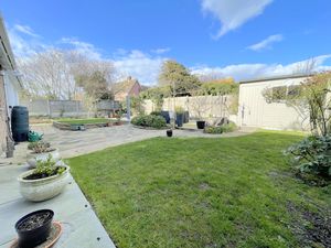 Greenhurst Road- click for photo gallery